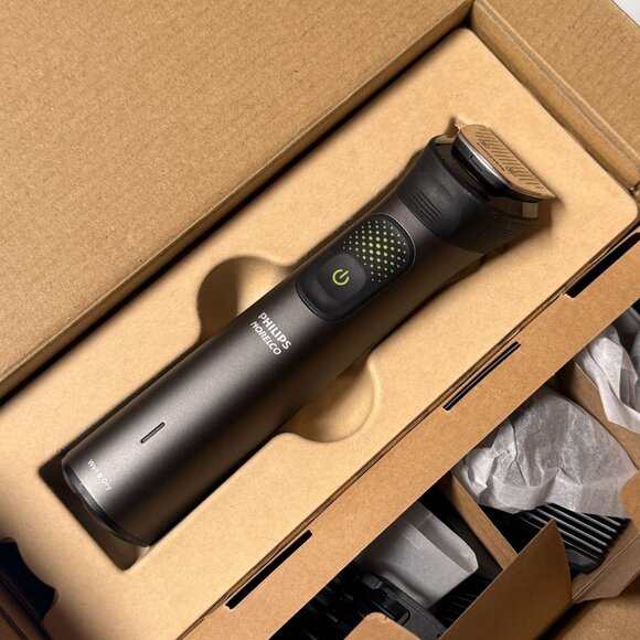 Philips Norelco Multigroom MG9525 Ultimate Precision All-in-one With Accessories